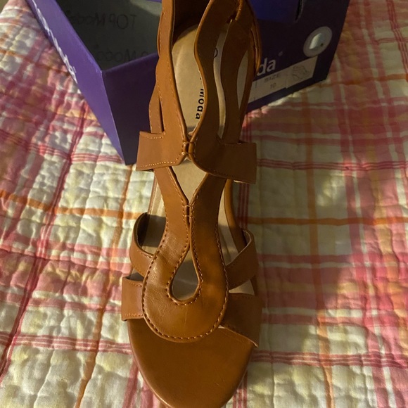 BNIB Top Moda tan wedges in size 10 - Picture 4 of 11